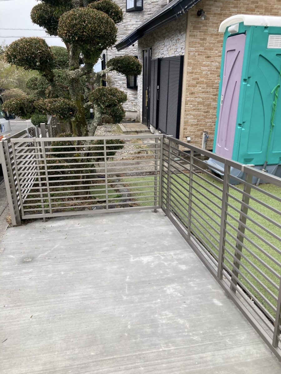 境界に、洗練された安心を。LIXIL「フェンスAB YR2型」