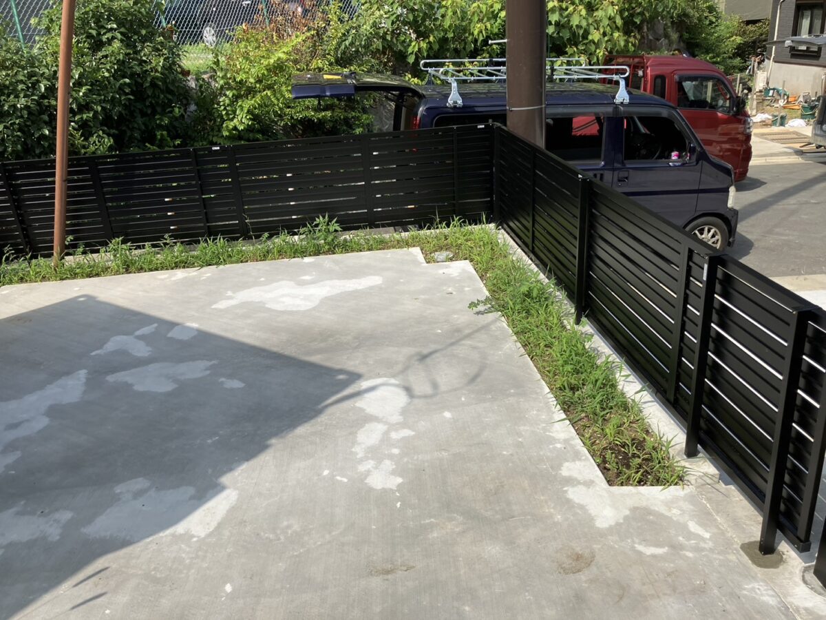 「プライバシーと美しさを両立する、わが家の“顔”を整えるフェンス。」