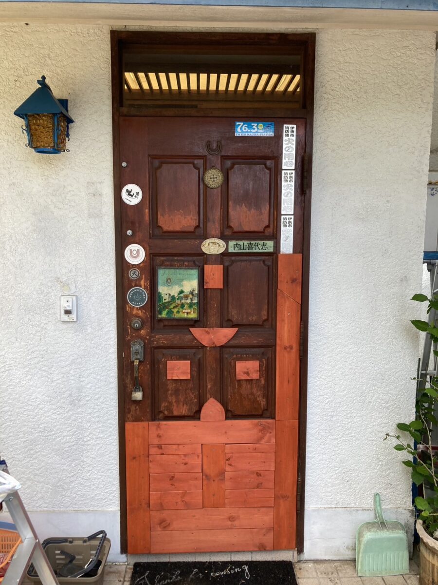 風と光を採り入れる、欄間付きのリシェント。