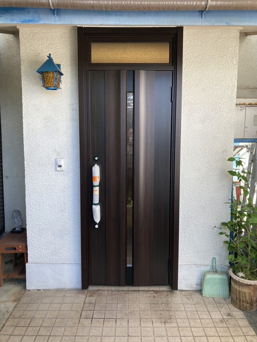 風と光を採り入れる、欄間付きのリシェント。