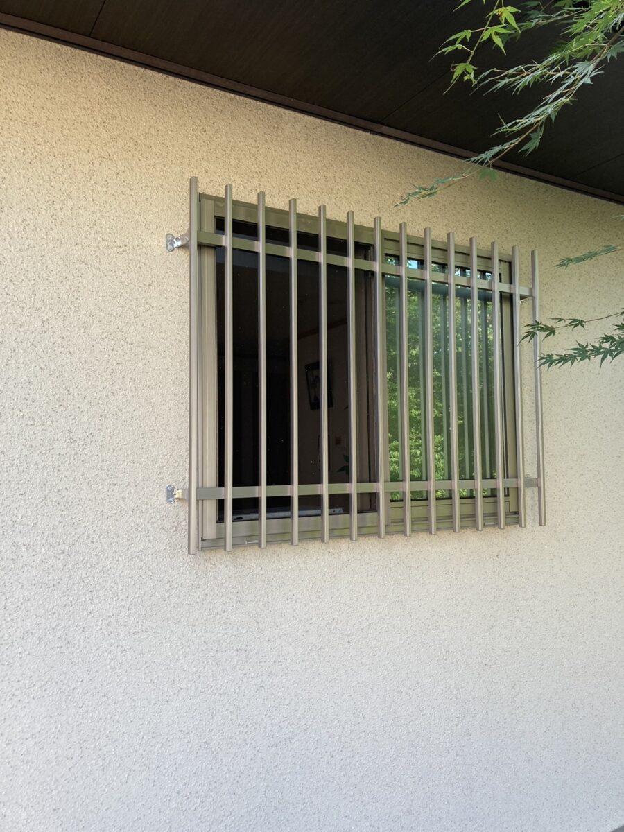 見た目も安心もスマートに。住まいに溶け込む、スタイリッシュな防犯対策。