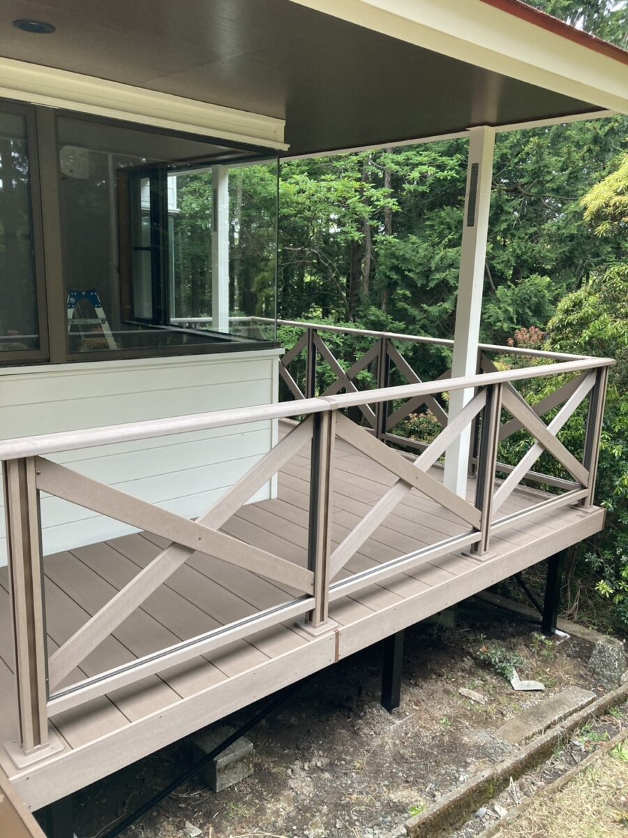 視線をやさしく遮って、プライベートな空間を演出。快適で安心な屋外空間づくりに。