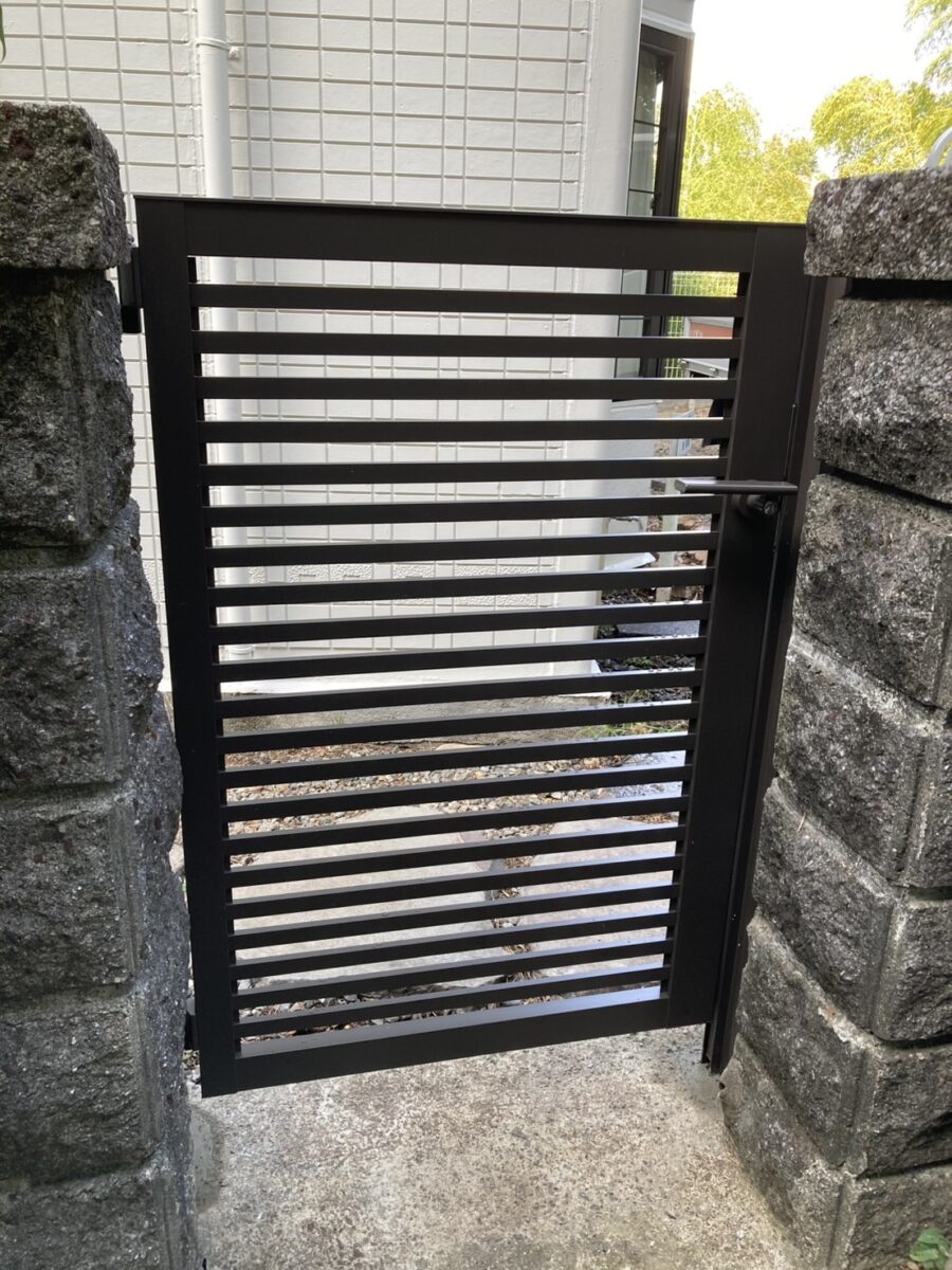 「“安心”の第一歩は、この門扉から。」