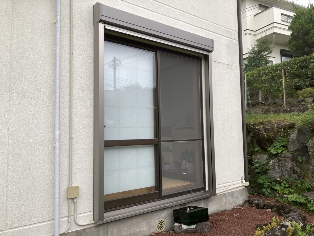 「強風の日も、早朝の光も。窓に“安心”をつける暮らし方。」